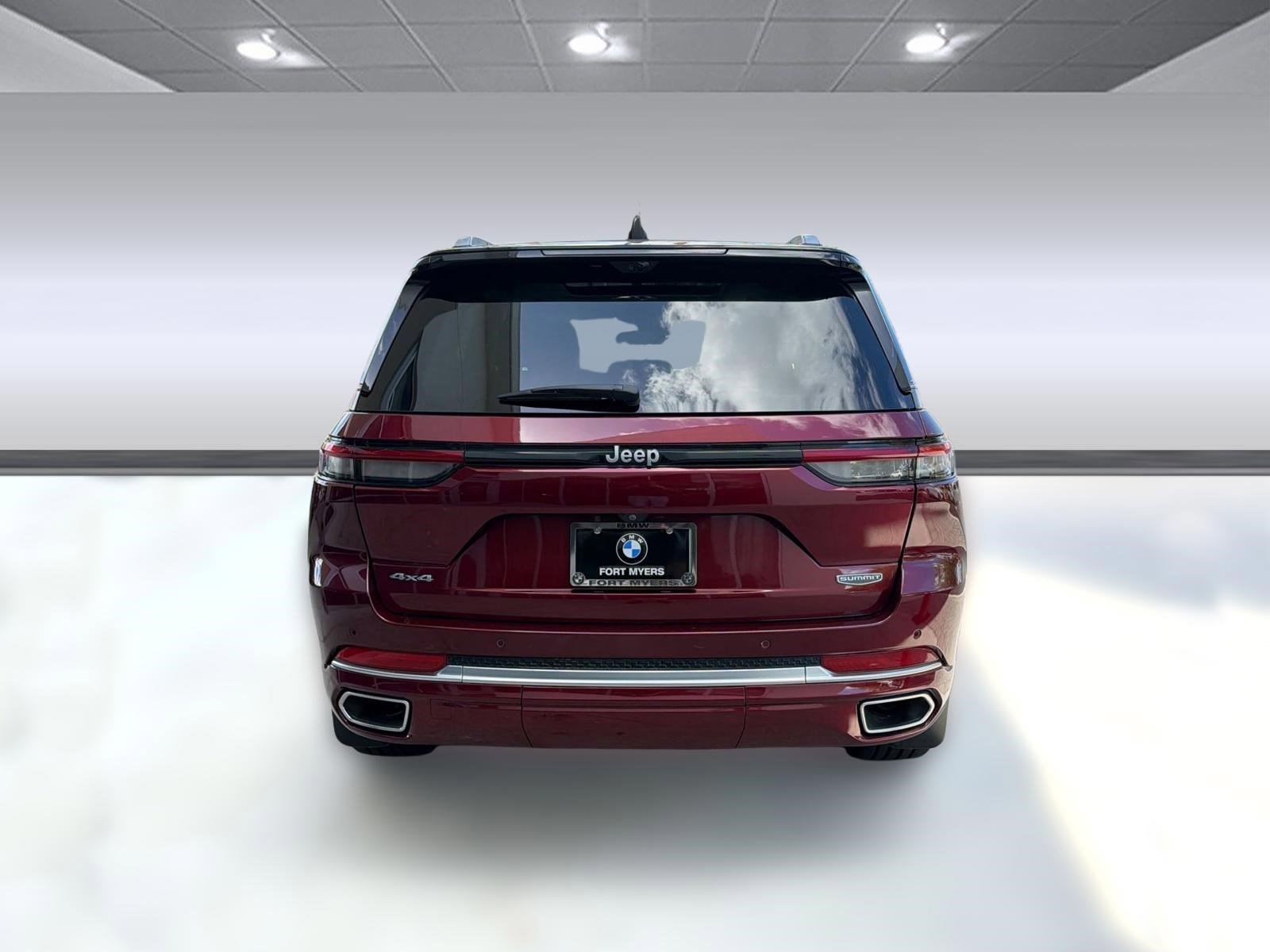 Used 2023 Jeep Grand Cherokee Summit w/ Adv Protech Group IV AWD/4WD image 10