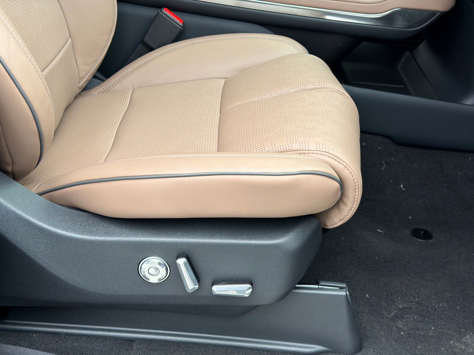 New 2026 Lincoln Navigator L Black Label AWD/4WD image 13