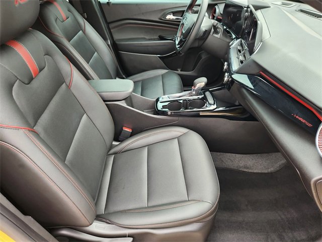 Used 2025 Chevrolet Trax RS w/ Driver Confidence Package image 32