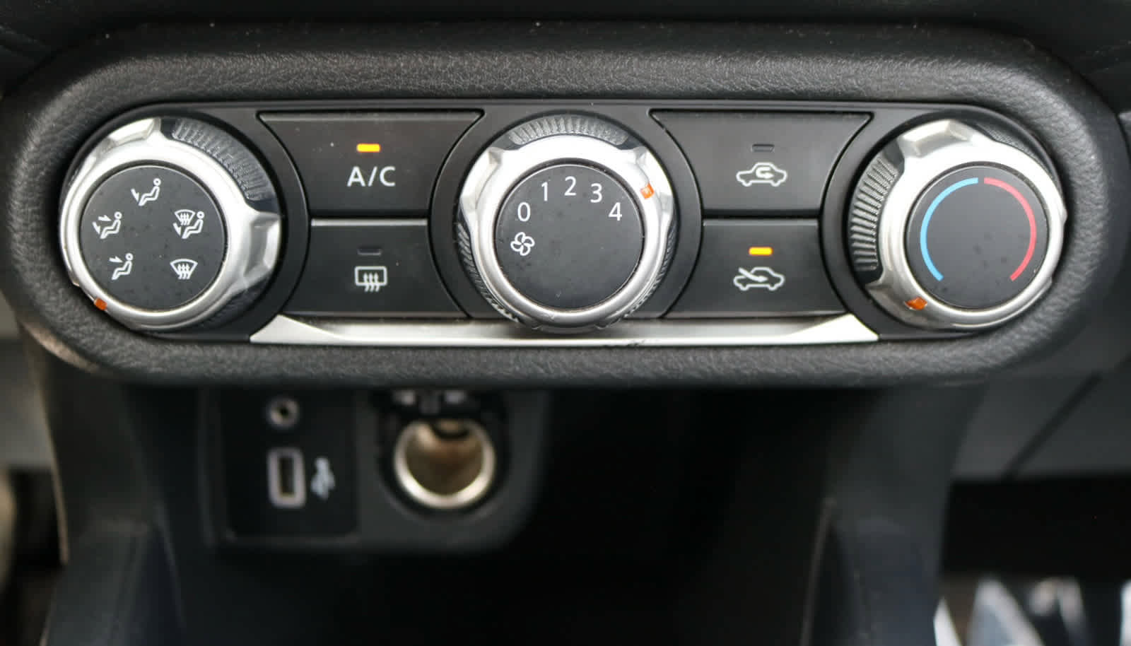 Used 2020 Nissan Versa S FWD image 16