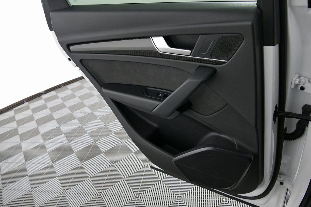 Used 2023 Audi SQ5 Premium w/ Convenience Package image 28
