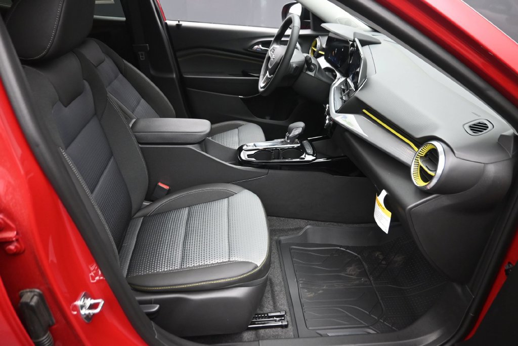 New 2026 Chevrolet Trax LT w/ Driver Confidence Package FWD image 9