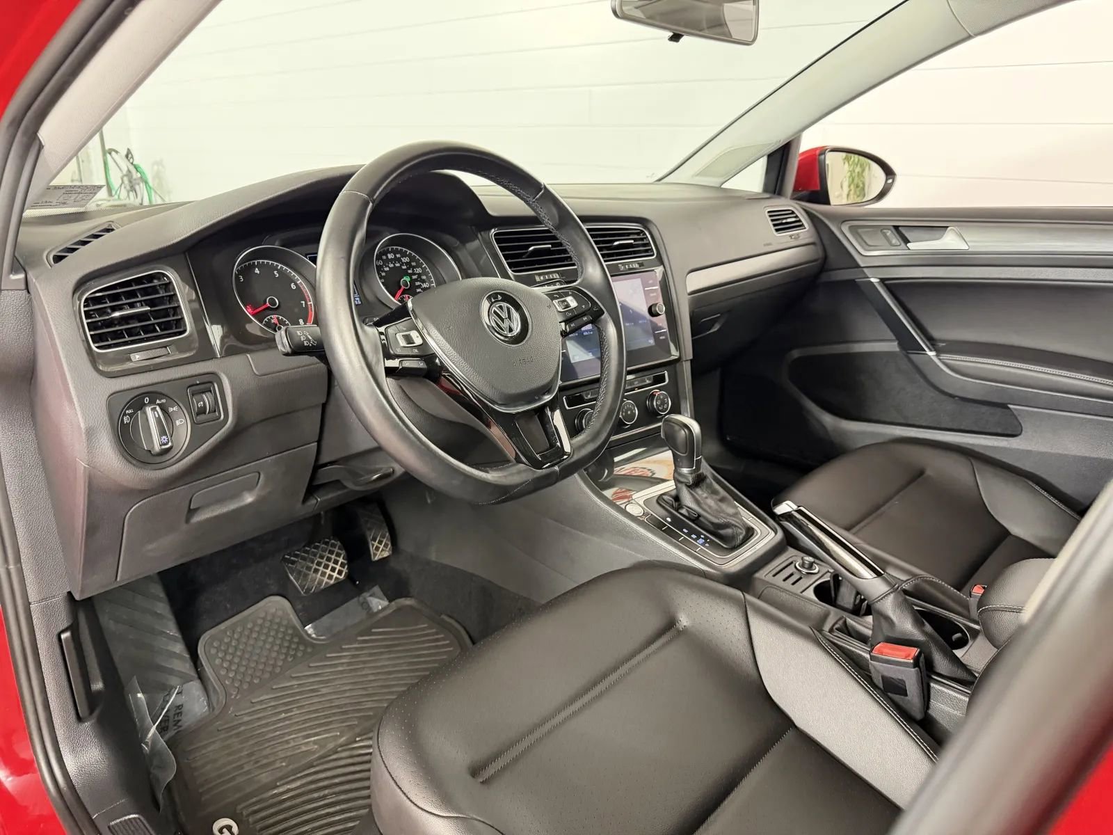 Used 2018 Volkswagen Golf SE FWD image 11