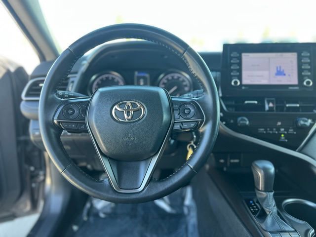 Used 2023 Toyota Camry SE image 11