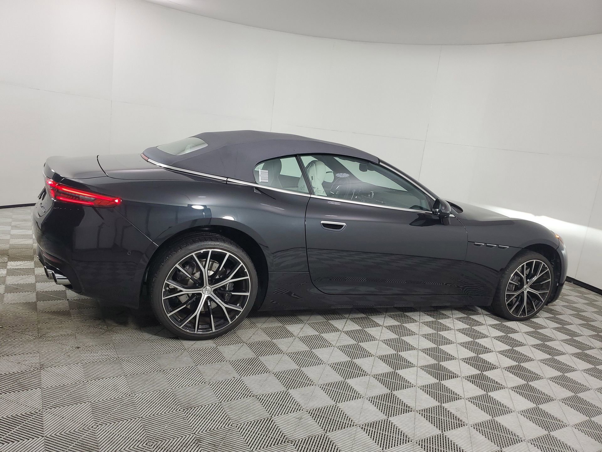 Used 2025 Maserati GranCabrio Modena image 13