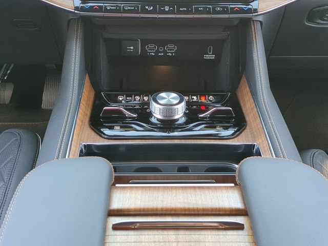 New 2024 Jeep Grand Wagoneer Series III AWD/4WD image 20