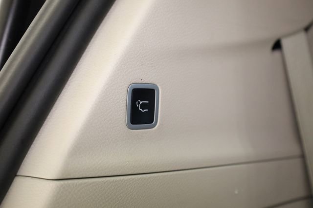 Used 2023 Chrysler Pacifica Touring-L image 37