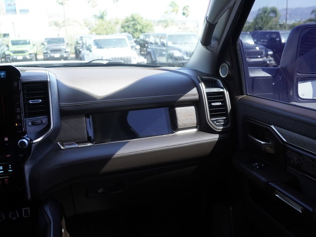 Used 2025 RAM 2500 Limited AWD/4WD image 34
