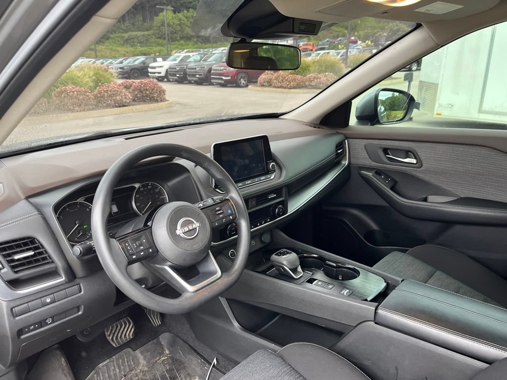 Used 2023 Nissan Rogue SV FWD image 6