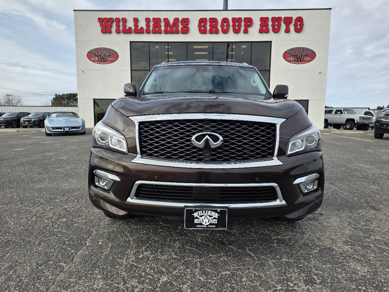 Used 2017 INFINITI QX80 4WD w/ Driver Assistance Package image 2
