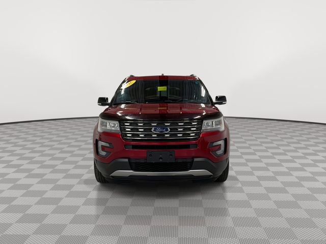 Used 2016 Ford Explorer XLT w/ Equipment Group 202A image 3