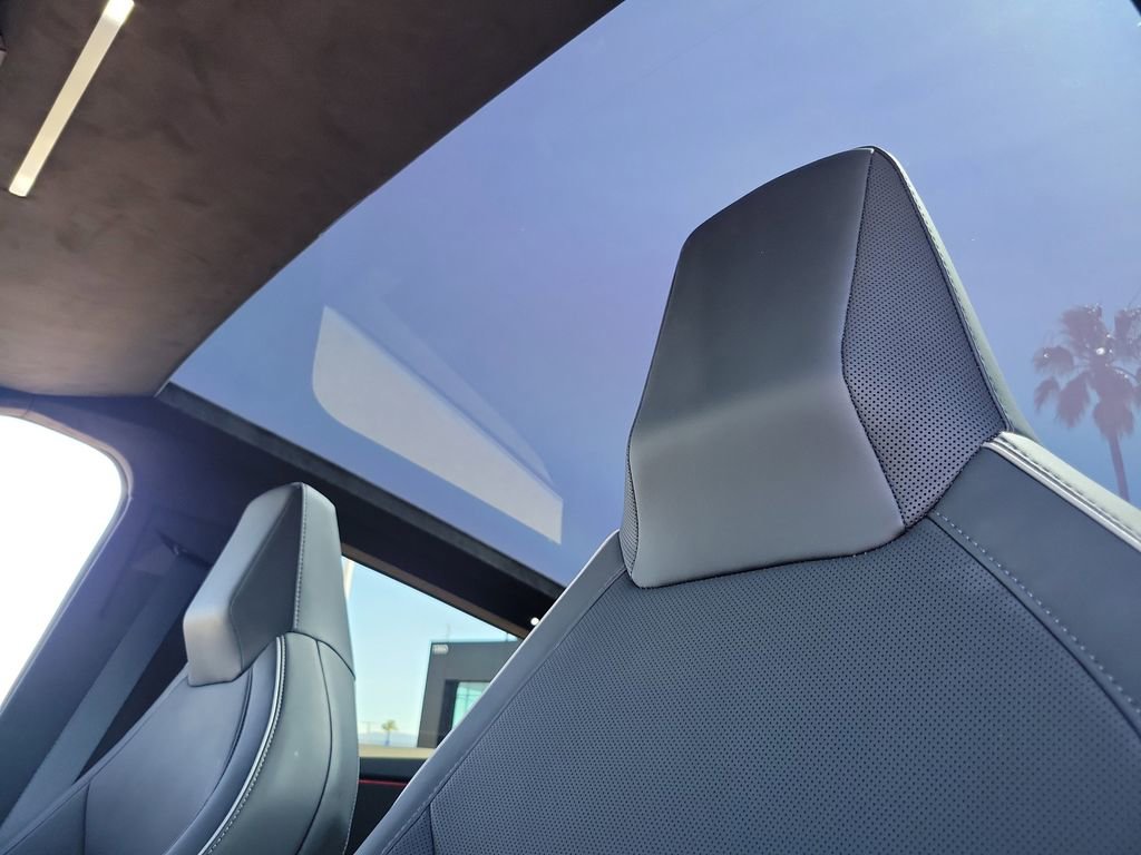 Used 2025 Tesla Cybertruck AWD Crew Cab image 18