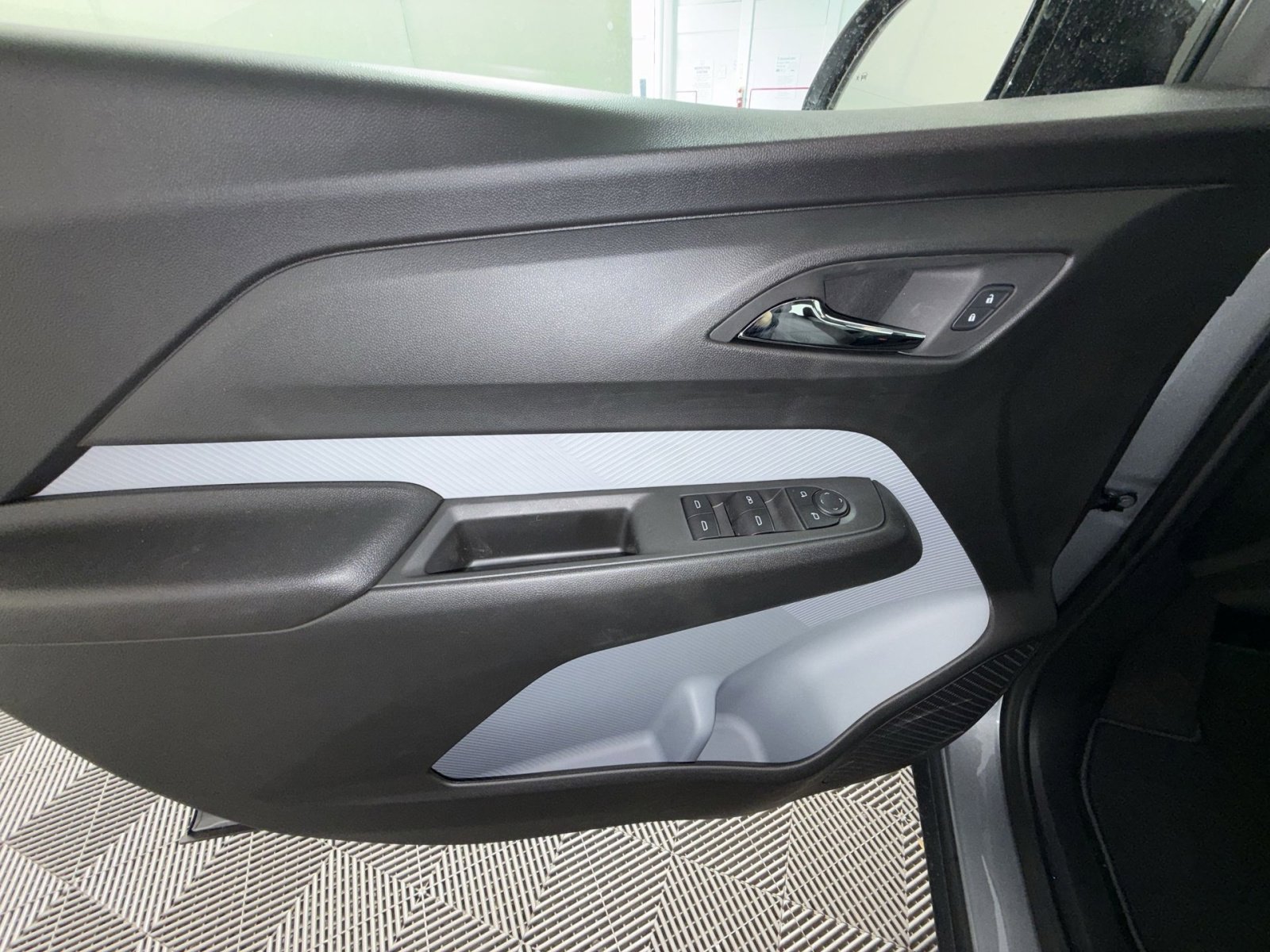 New 2027 Chevrolet Bolt LT w/ Comfort Package FWD image 15