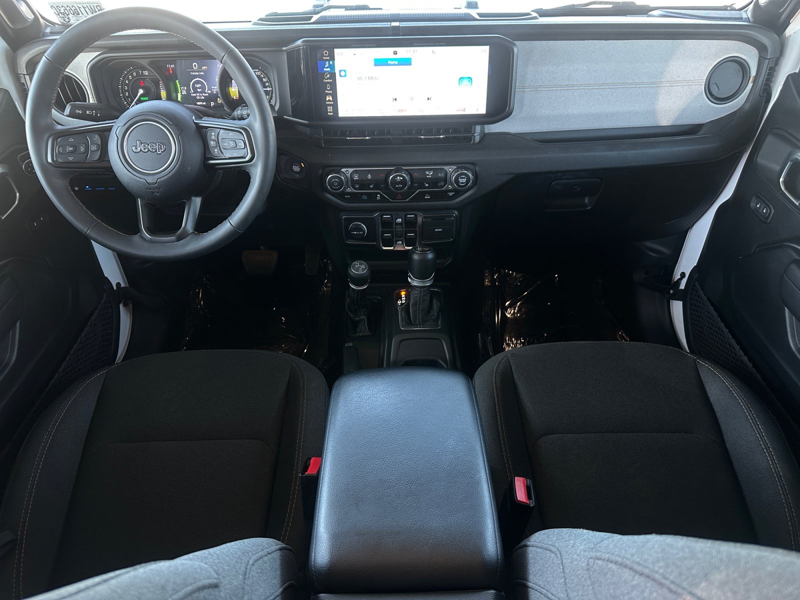 Used 2024 Jeep Wrangler Unlimited w/ Convenience Group AWD/4WD image 11