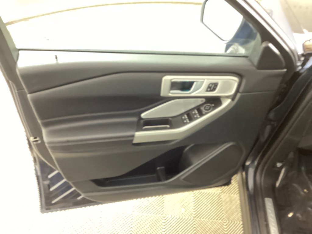 Used 2023 Ford Explorer Limited w/ Limited Technology Package image 19