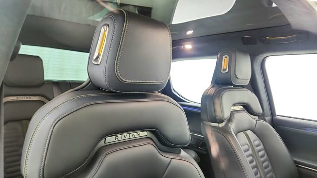 Used 2023 Rivian R1T Adventure image 22