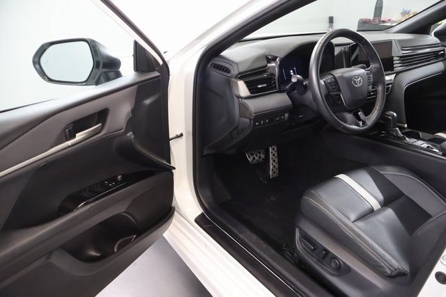 Used 2025 Toyota Camry SE FWD image 8