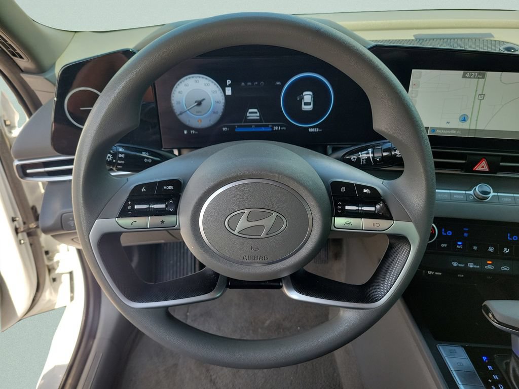 Used 2024 Hyundai Elantra SEL FWD image 22