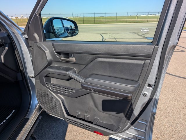 Used 2025 Toyota Tacoma TRD Sport image 5