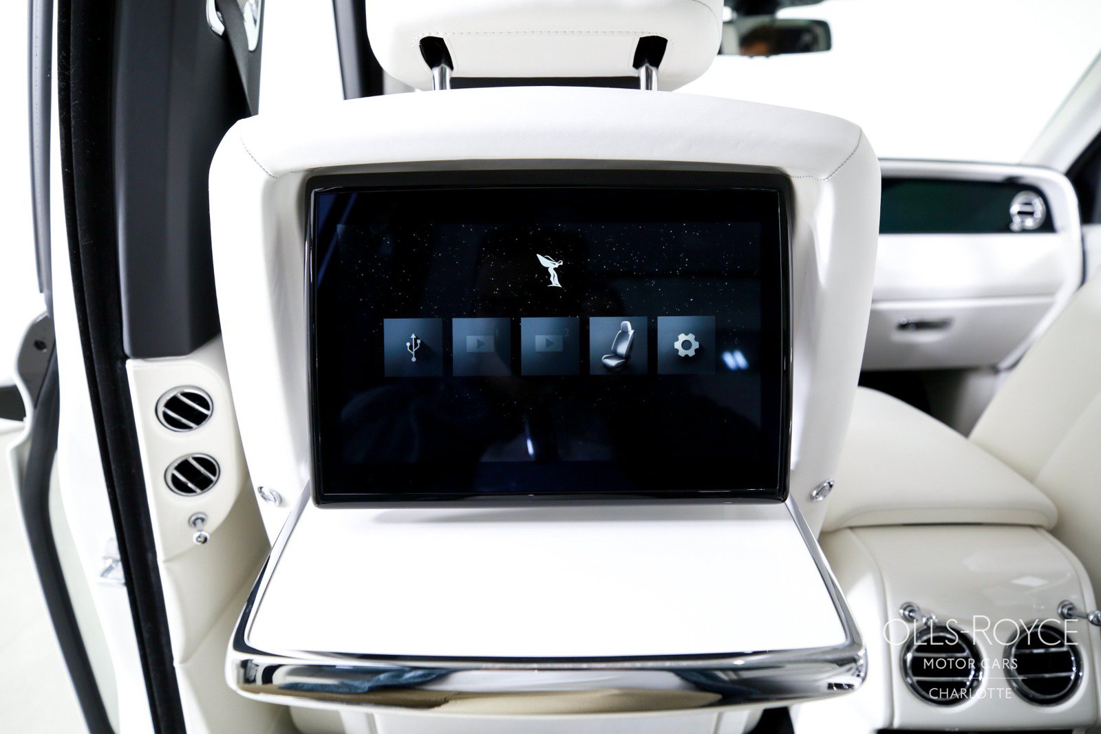 Used 2026 Rolls-Royce Cullinan AWD/4WD image 20