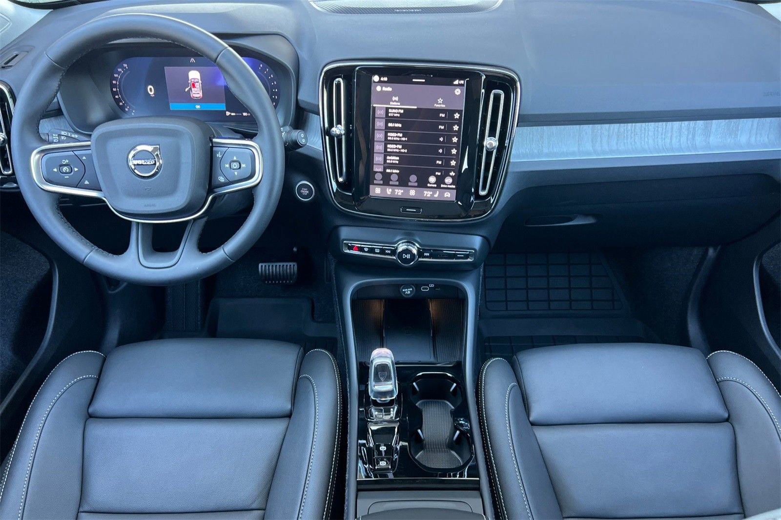 New 2026 Volvo XC40 B5 Ultra w/ Climate Package image 3