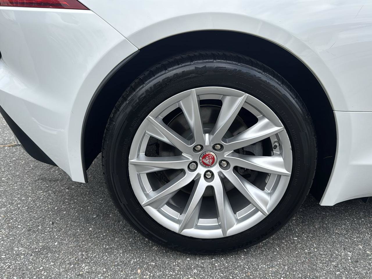 Used 2017 Jaguar F-TYPE Coupe RWD image 19