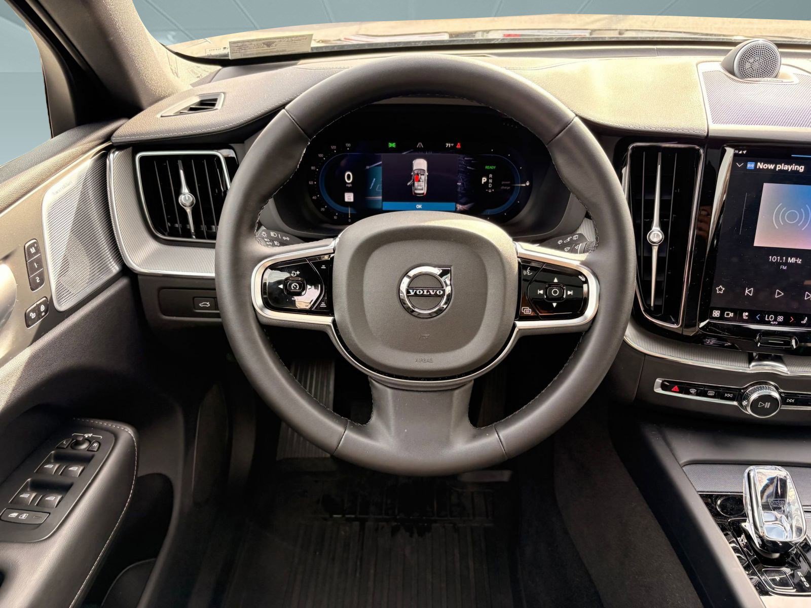 Certified 2024 Volvo XC60 T8 Ultimate w/ Protection Package Premier image 24