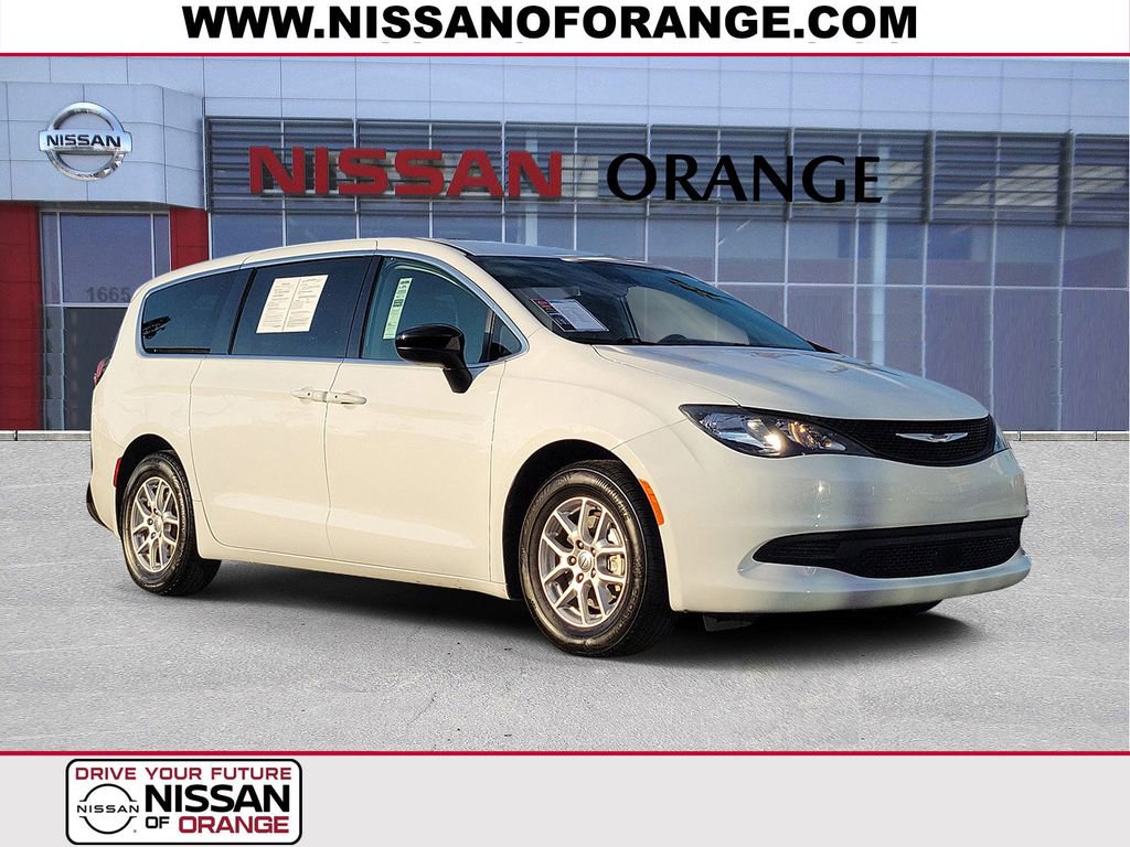 Used 2024 Chrysler Voyager LX image 1