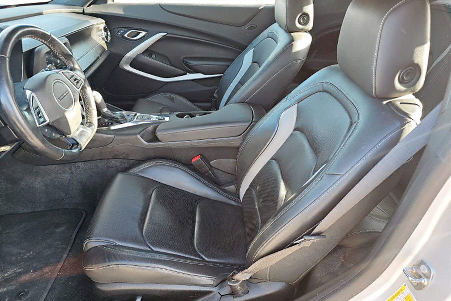 Used 2019 Chevrolet Camaro LT w/ RS Package image 9