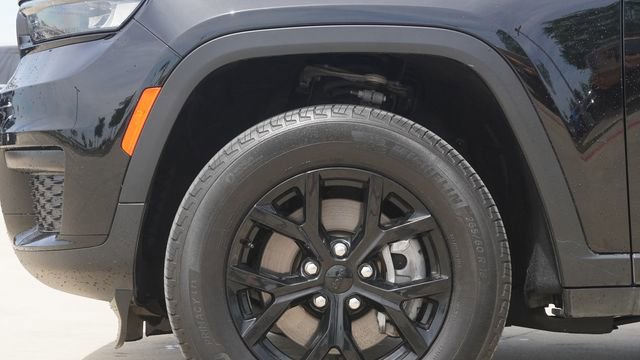 Used 2024 Jeep Grand Cherokee L Laredo AWD/4WD image 5