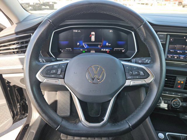 Used 2024 Volkswagen Jetta SE FWD image 13