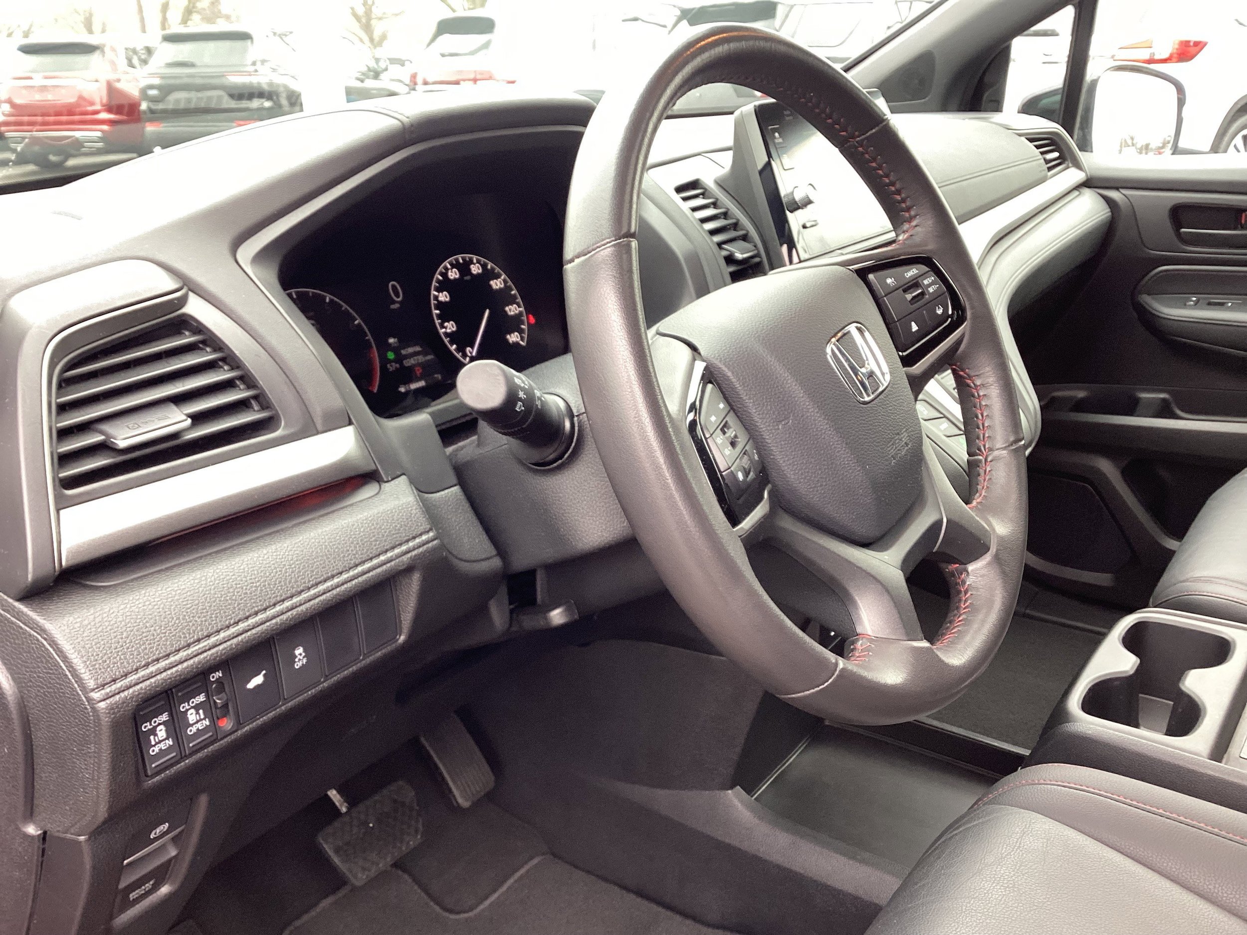Used 2025 Honda Odyssey Sport-L image 11