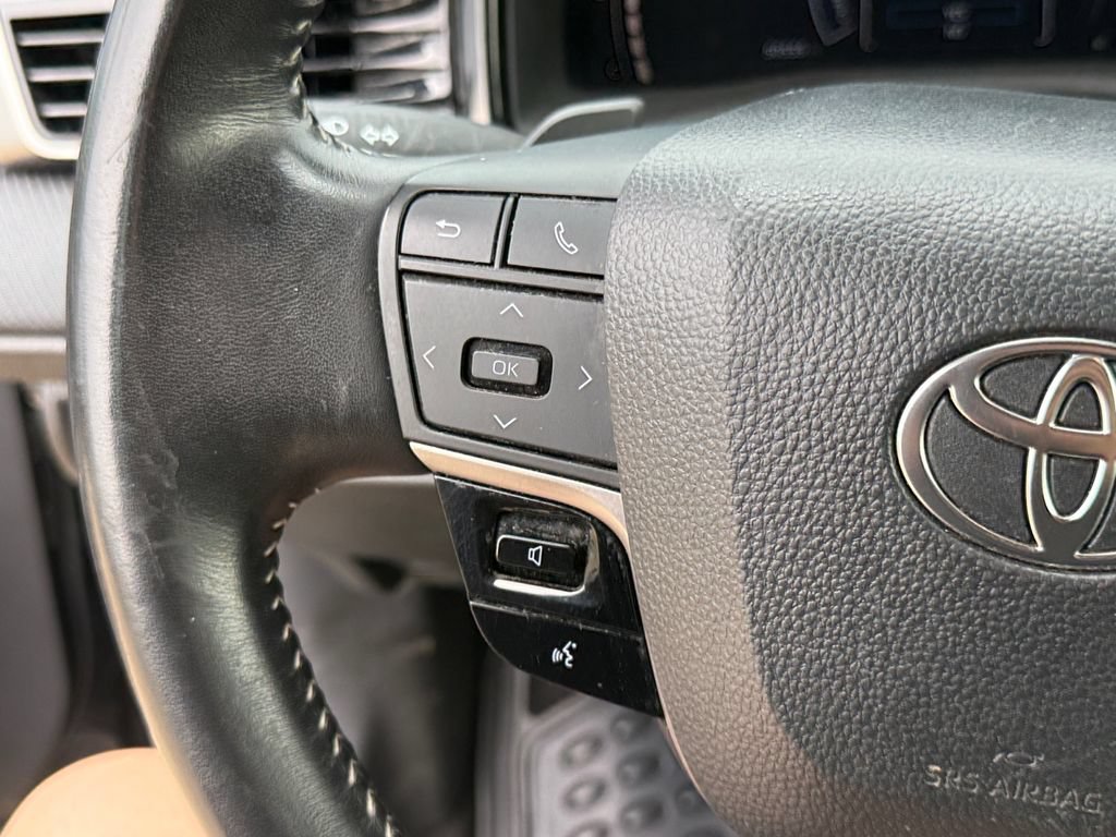 Used 2025 Toyota Camry SE FWD image 15