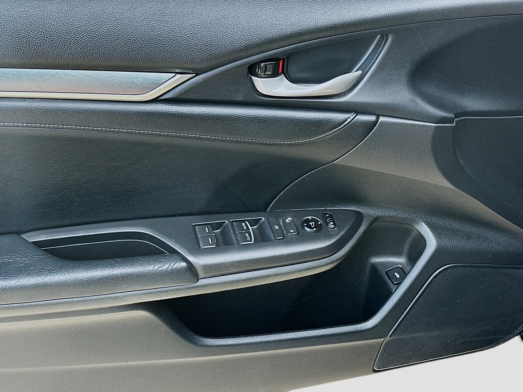 Used 2018 Honda Civic EX-L image 16