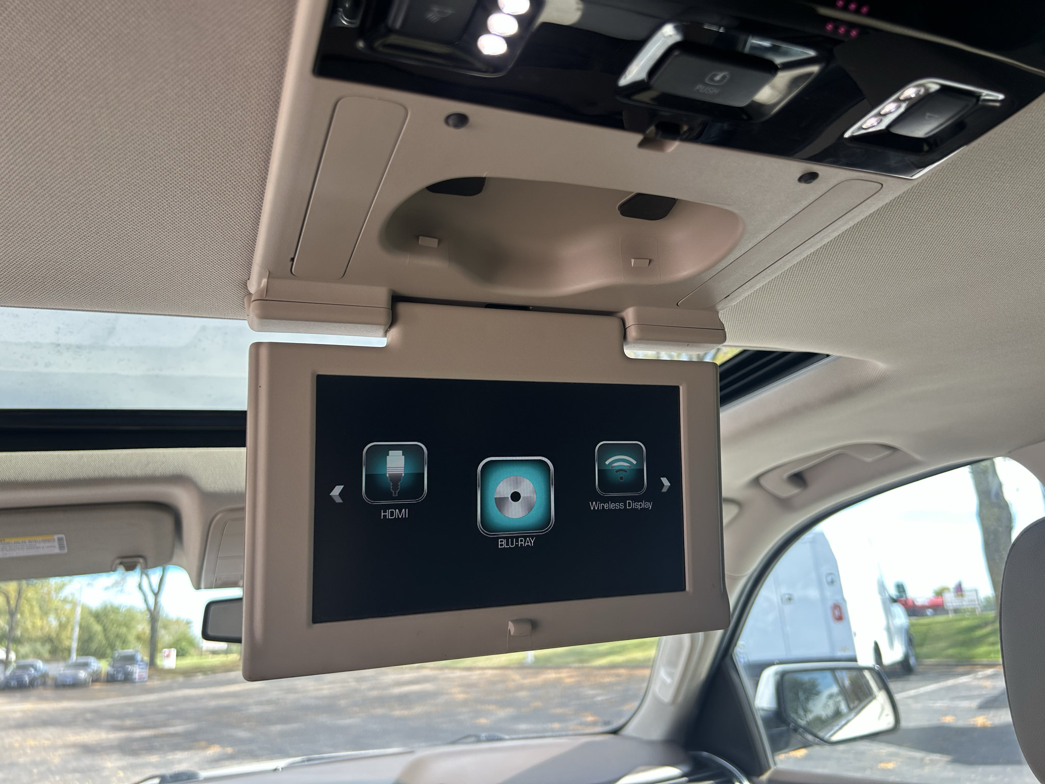 Used 2019 Chevrolet Suburban LT RWD image 28
