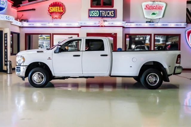 Used 2024 RAM 3500 Tradesman w/ Chrome Appearance Group image 11