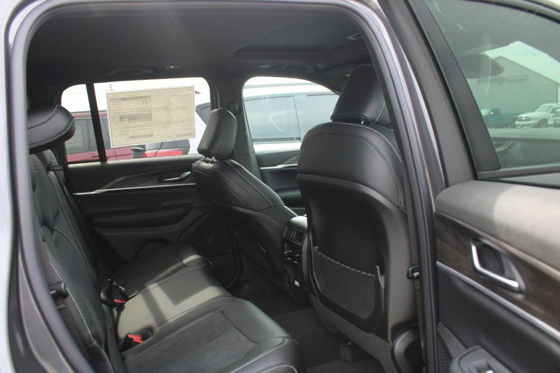 New 2026 Jeep Grand Cherokee Altitude AWD/4WD image 4