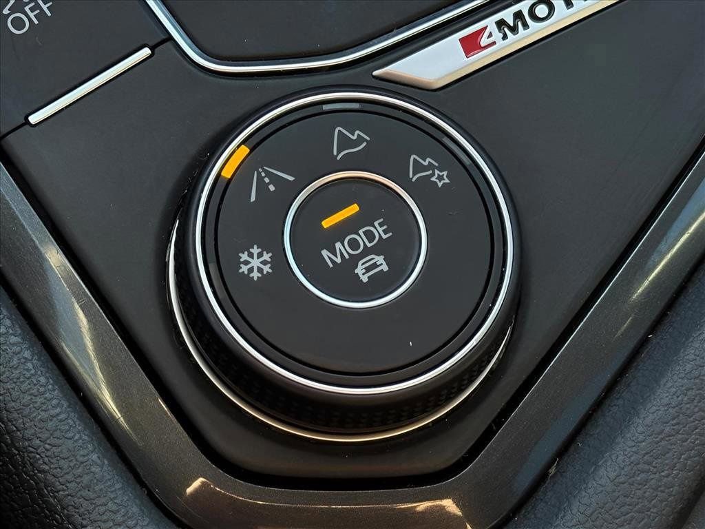 Used 2018 Volkswagen Tiguan S image 28