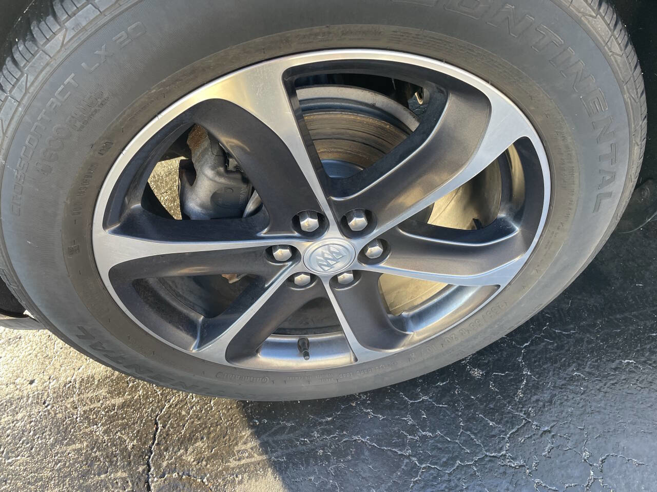 Used 2021 Buick Enclave Essence image 12