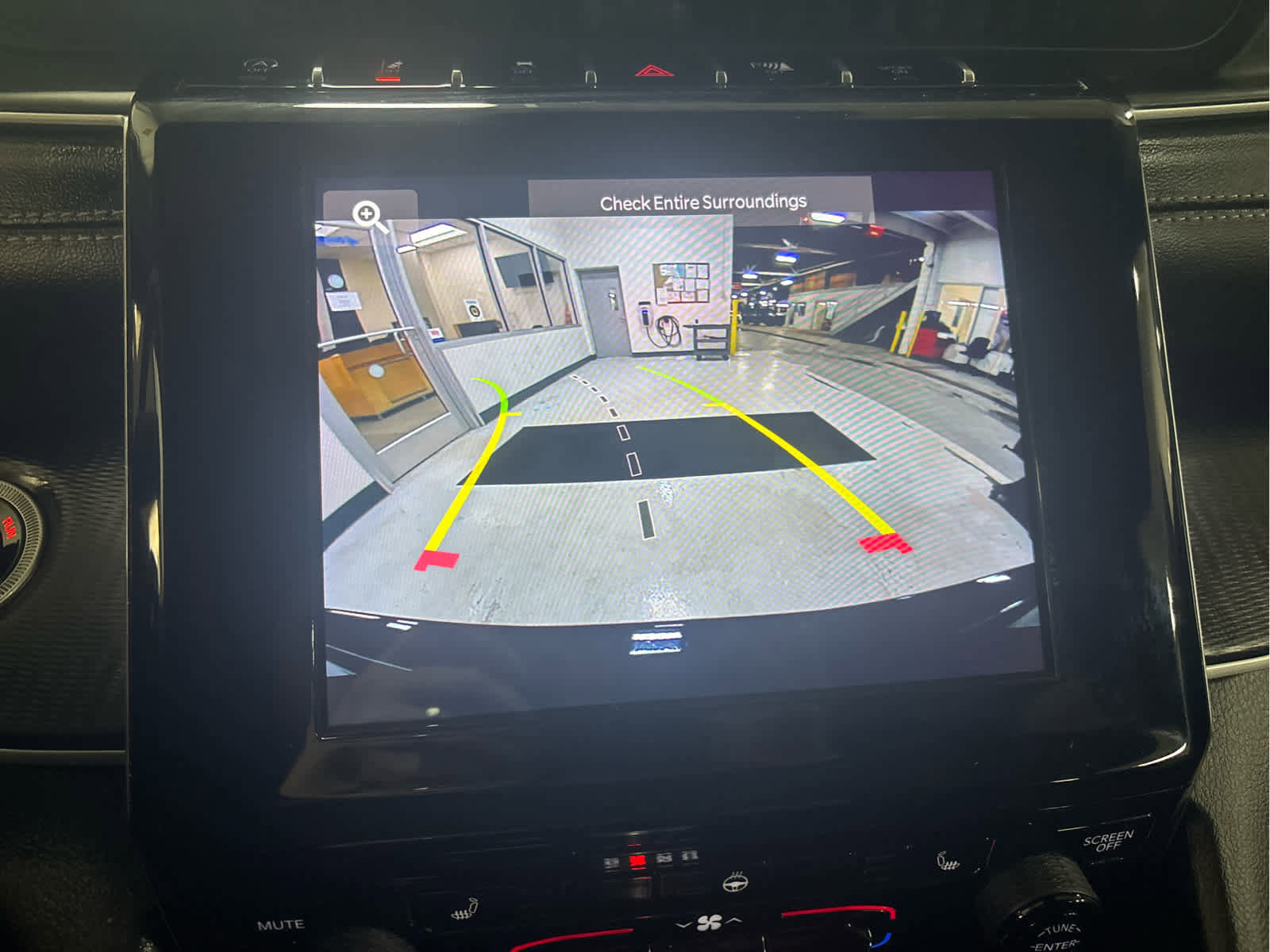 Used 2023 Jeep Grand Cherokee L Laredo image 26