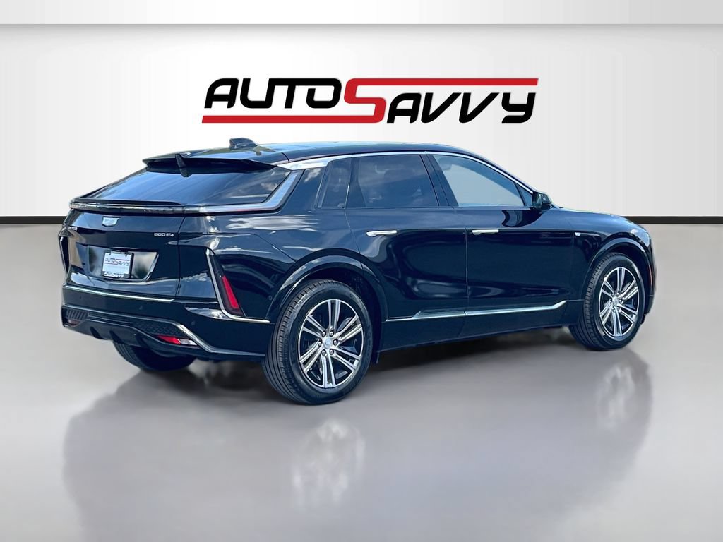 Used 2025 Cadillac Lyriq Luxury AWD/4WD image 7