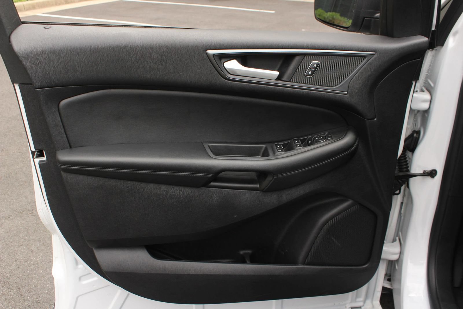 Used 2020 Ford Edge SE FWD image 15