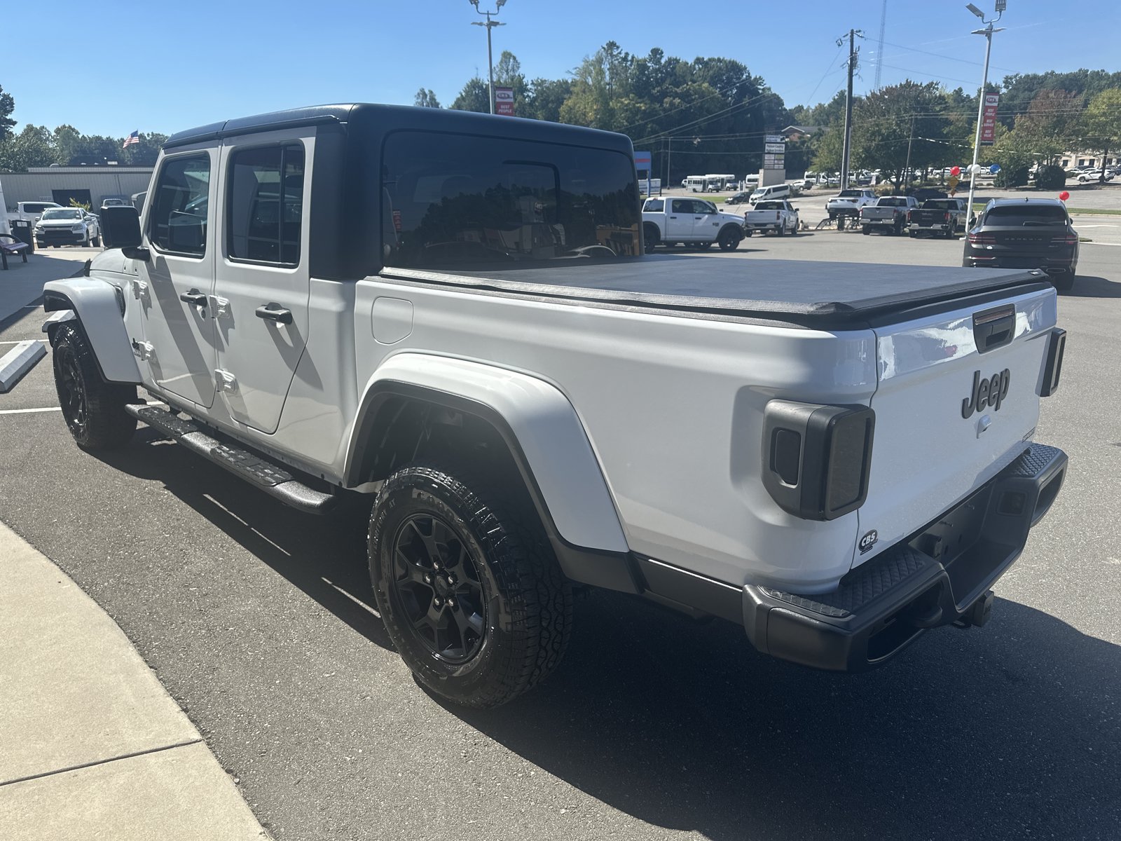 Used 2021 Jeep Gladiator Sport AWD/4WD image 6