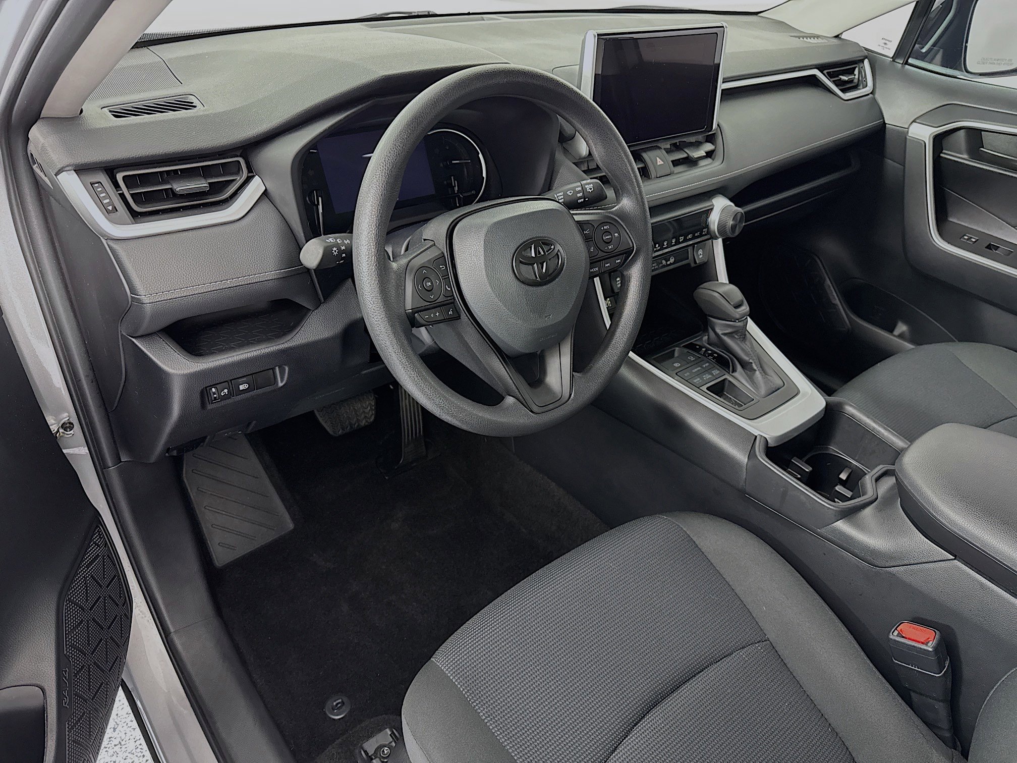 Used 2024 Toyota RAV4 LE image 9