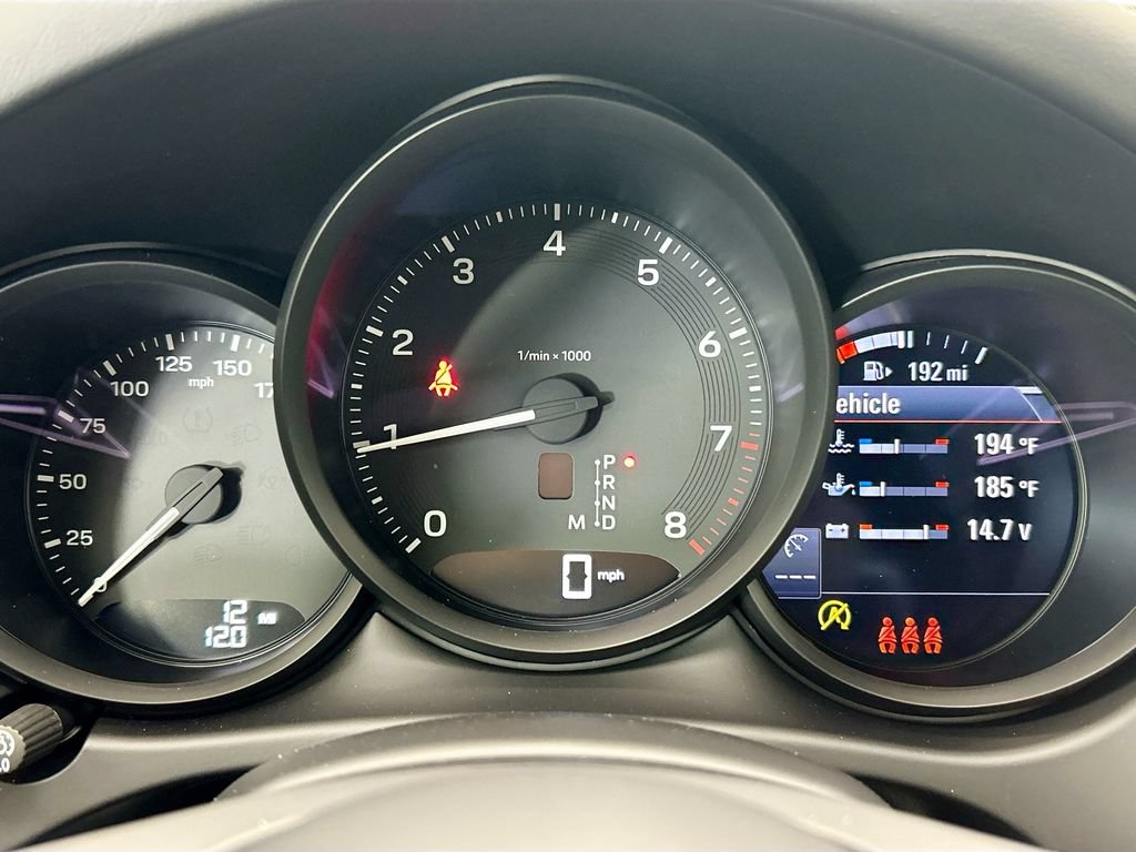 Used 2026 Porsche Macan AWD/4WD image 35