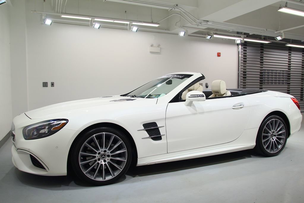Used 2018 Mercedes-Benz SL 550 image 3