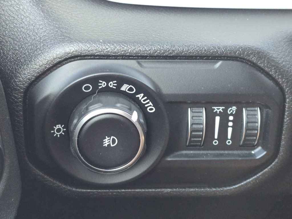 Used 2021 Jeep Wrangler Sport image 26
