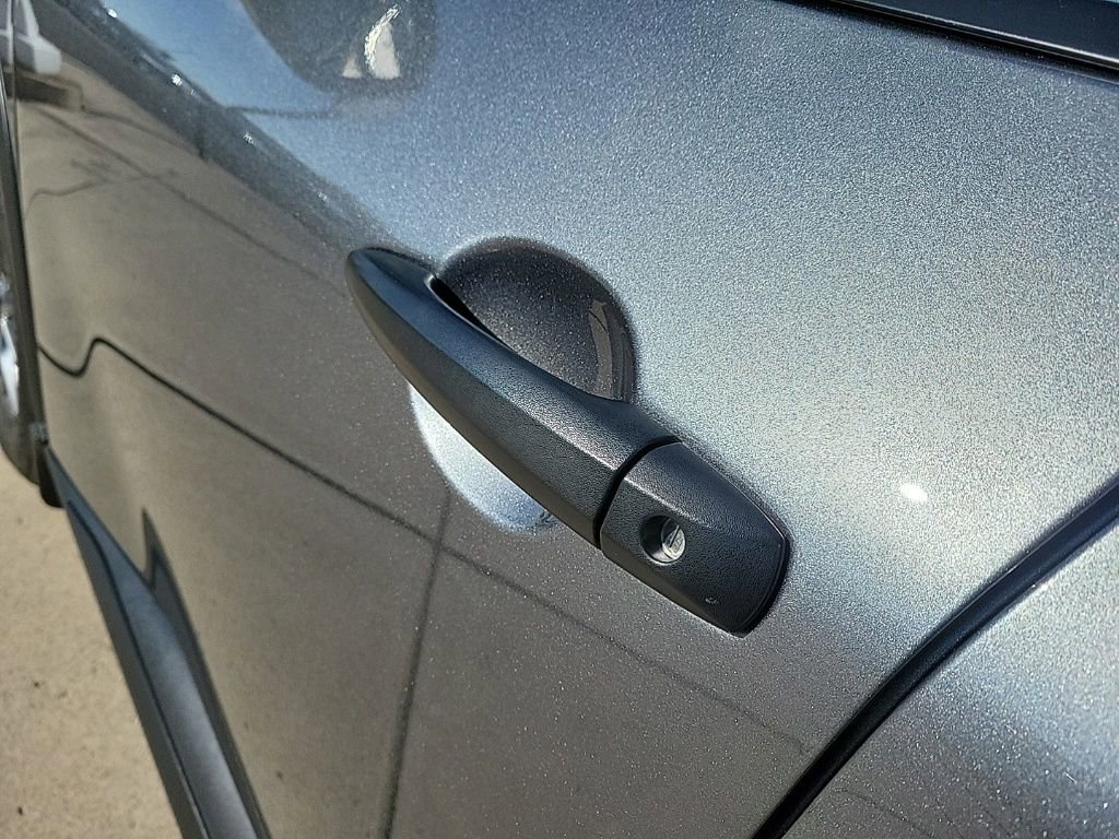 Used 2023 Nissan Rogue S image 10