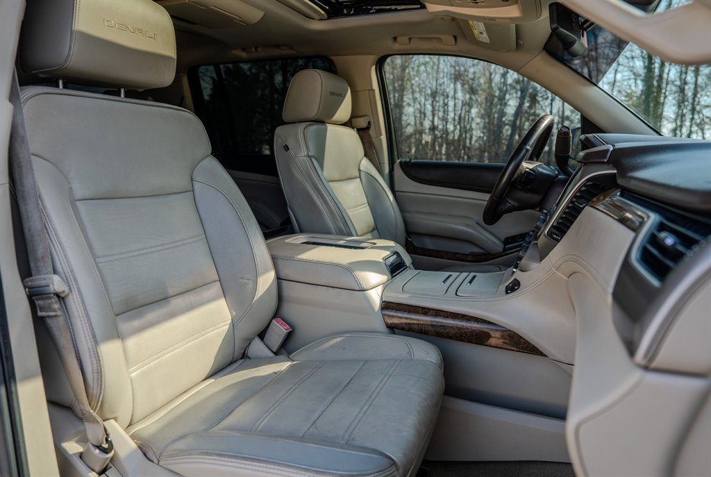 Used 2015 GMC Yukon XL Denali w/ Premium Package RWD image 34
