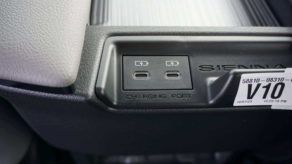 New 2025 Toyota Sienna XLE image 13